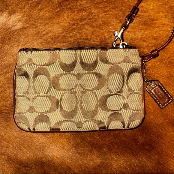 Coach wristlet - Picture 8 of 9